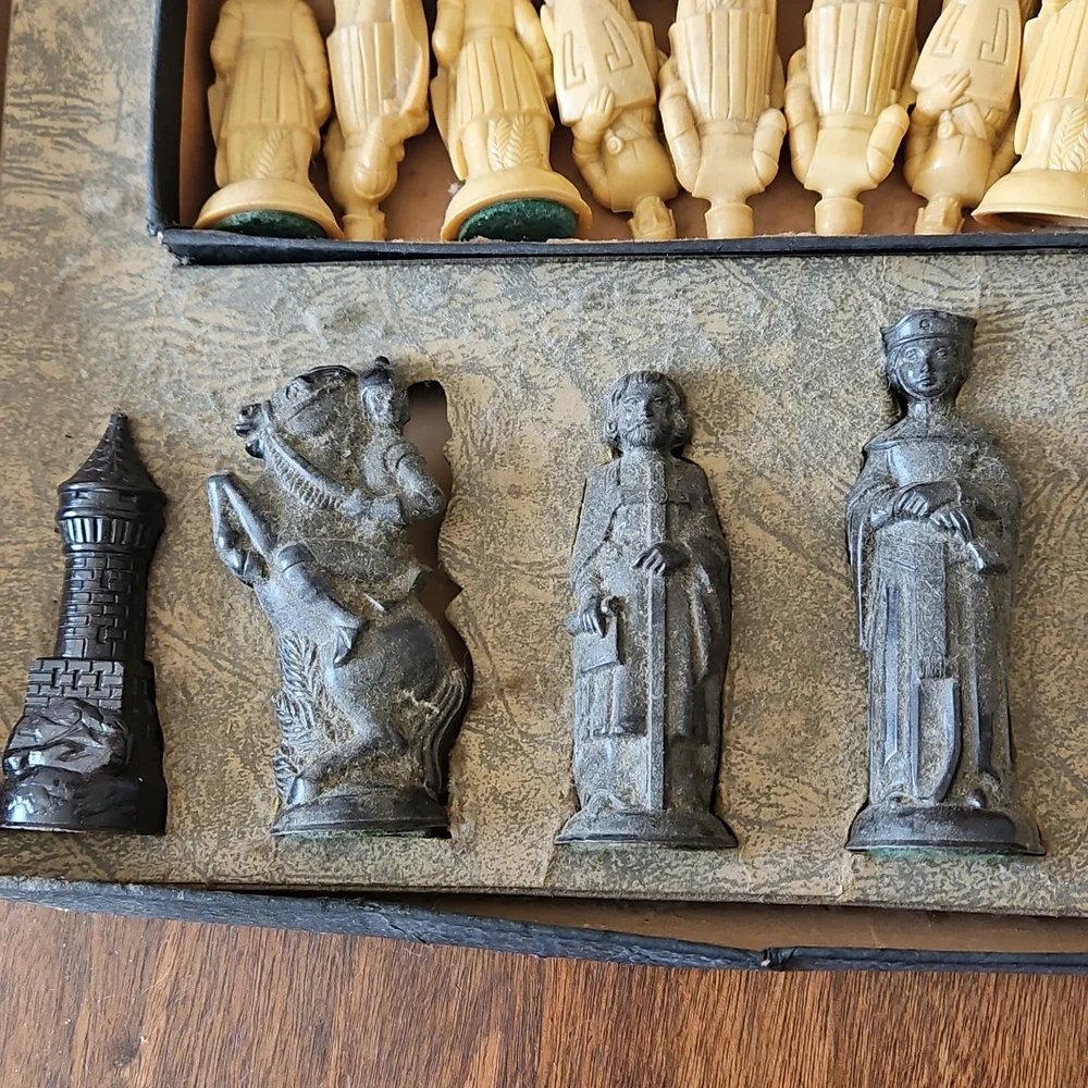 Vintage Renaissance Chessmen By ES Lowe